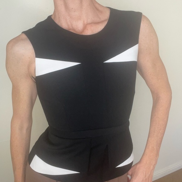 BCBGMaxAzria Tops - BCBGMaxAzria Black and White Geometric Sleeveless Blouse